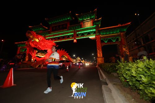 Race photo from PIK NITE RUN 2025