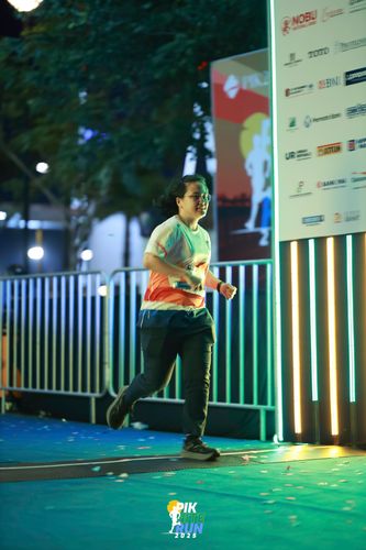 Race photo from PIK NITE RUN 2025