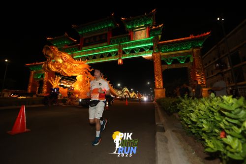 Race photo from PIK NITE RUN 2025
