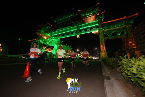 Race photo from PIK NITE RUN 2025