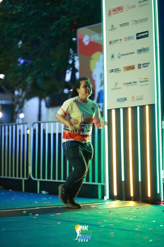 Race photo from PIK NITE RUN 2025