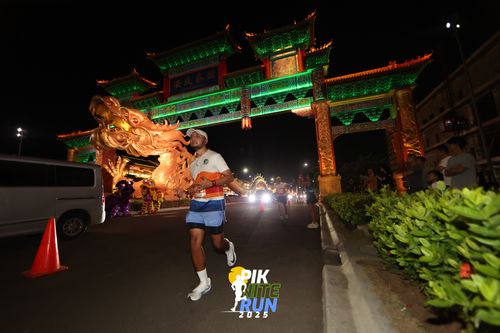 Race photo from PIK NITE RUN 2025