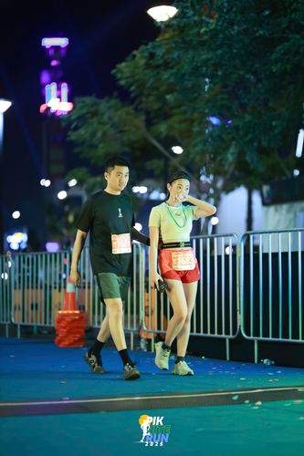 Race photo from PIK NITE RUN 2025