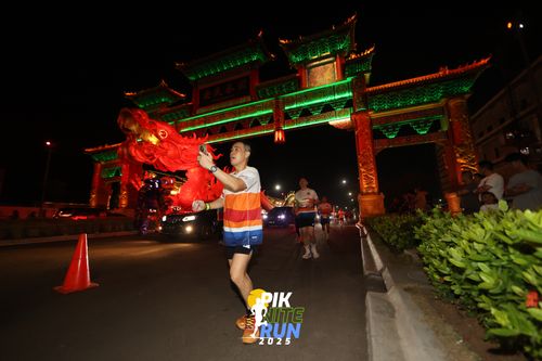 Race photo from PIK NITE RUN 2025