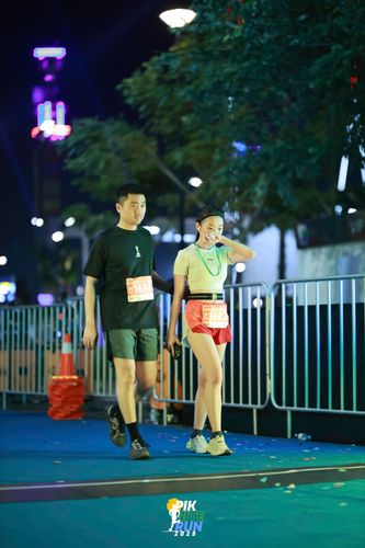 Race photo from PIK NITE RUN 2025