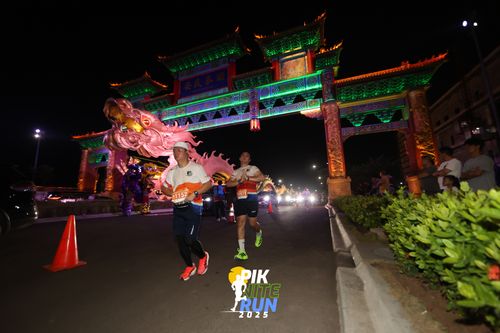 Race photo from PIK NITE RUN 2025