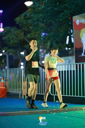 Race photo from PIK NITE RUN 2025