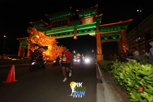 Race photo from PIK NITE RUN 2025