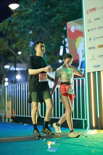 Race photo from PIK NITE RUN 2025