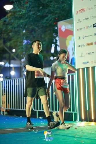 Race photo from PIK NITE RUN 2025