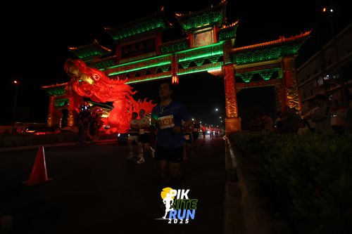 Race photo from PIK NITE RUN 2025