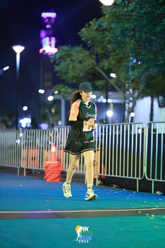Race photo from PIK NITE RUN 2025