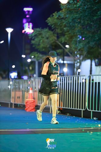 Race photo from PIK NITE RUN 2025