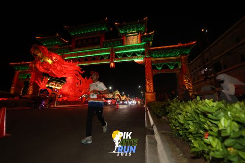 Race photo from PIK NITE RUN 2025