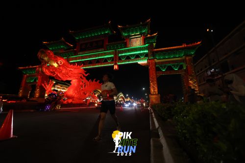 Race photo from PIK NITE RUN 2025