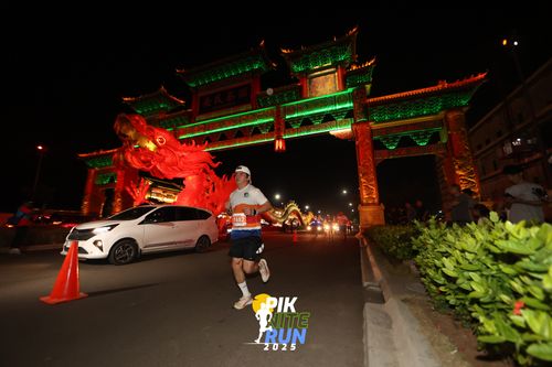Race photo from PIK NITE RUN 2025