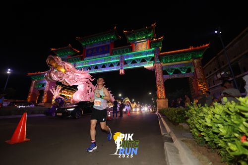 Race photo from PIK NITE RUN 2025
