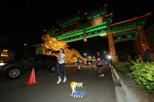 Race photo from PIK NITE RUN 2025