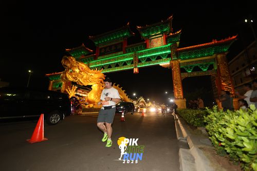 Race photo from PIK NITE RUN 2025