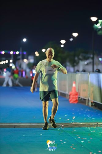 Race photo from PIK NITE RUN 2025