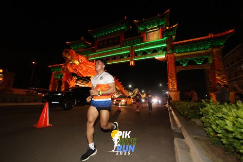 Race photo from PIK NITE RUN 2025