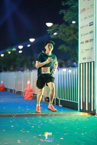 Race photo from PIK NITE RUN 2025
