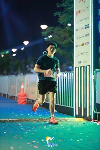 Race photo from PIK NITE RUN 2025