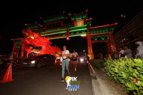 Race photo from PIK NITE RUN 2025