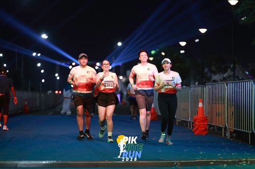 Race photo from PIK NITE RUN 2025
