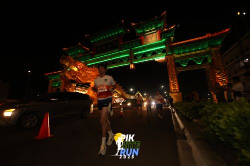 Race photo from PIK NITE RUN 2025