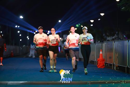 Race photo from PIK NITE RUN 2025
