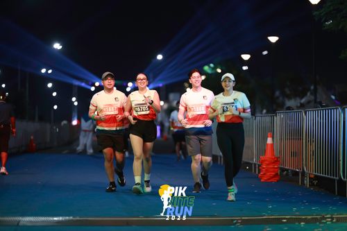 Race photo from PIK NITE RUN 2025