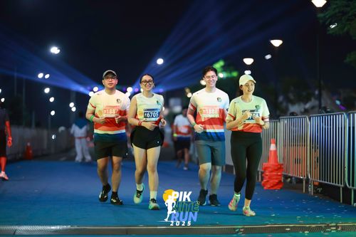 Race photo from PIK NITE RUN 2025