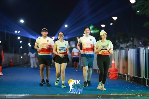 Race photo from PIK NITE RUN 2025