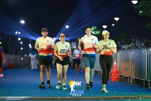 Race photo from PIK NITE RUN 2025