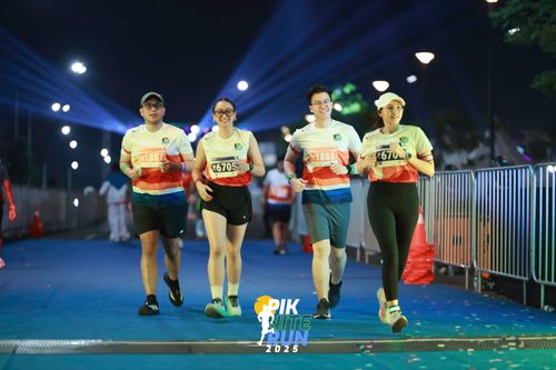Race photo from PIK NITE RUN 2025