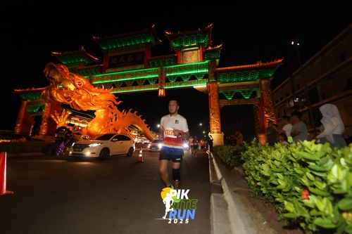 Race photo from PIK NITE RUN 2025