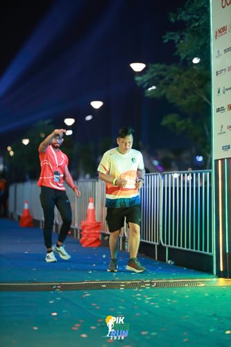 Race photo from PIK NITE RUN 2025