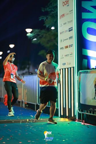 Race photo from PIK NITE RUN 2025