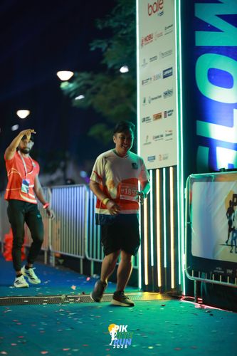 Race photo from PIK NITE RUN 2025