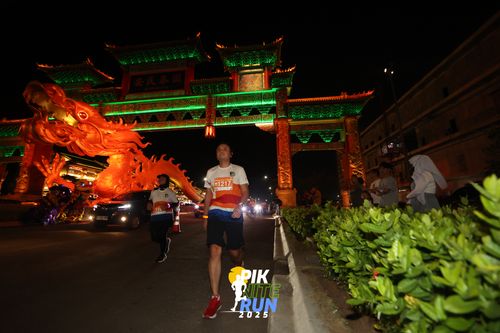 Race photo from PIK NITE RUN 2025