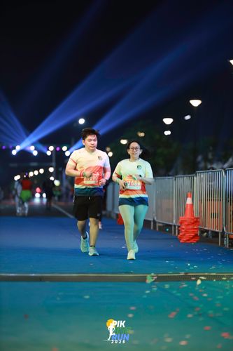 Race photo from PIK NITE RUN 2025