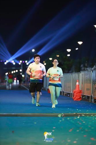 Race photo from PIK NITE RUN 2025