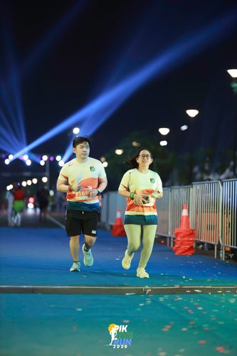 Race photo from PIK NITE RUN 2025