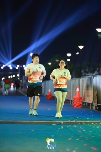 Race photo from PIK NITE RUN 2025
