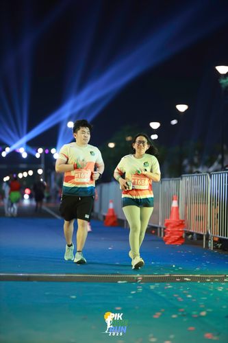Race photo from PIK NITE RUN 2025