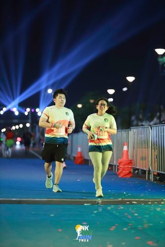 Race photo from PIK NITE RUN 2025
