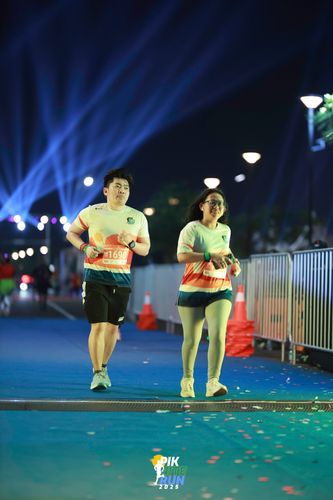 Race photo from PIK NITE RUN 2025