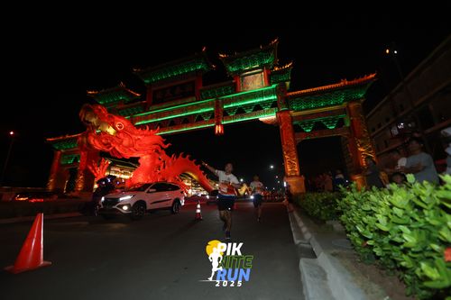 Race photo from PIK NITE RUN 2025