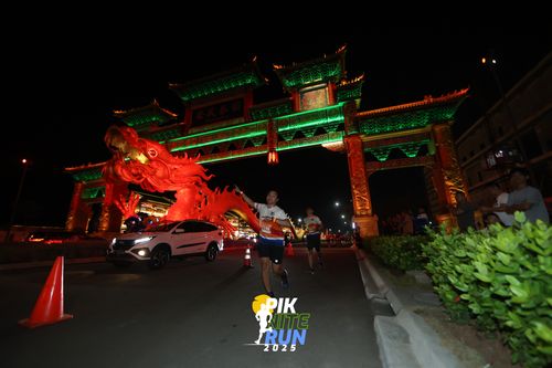 Race photo from PIK NITE RUN 2025